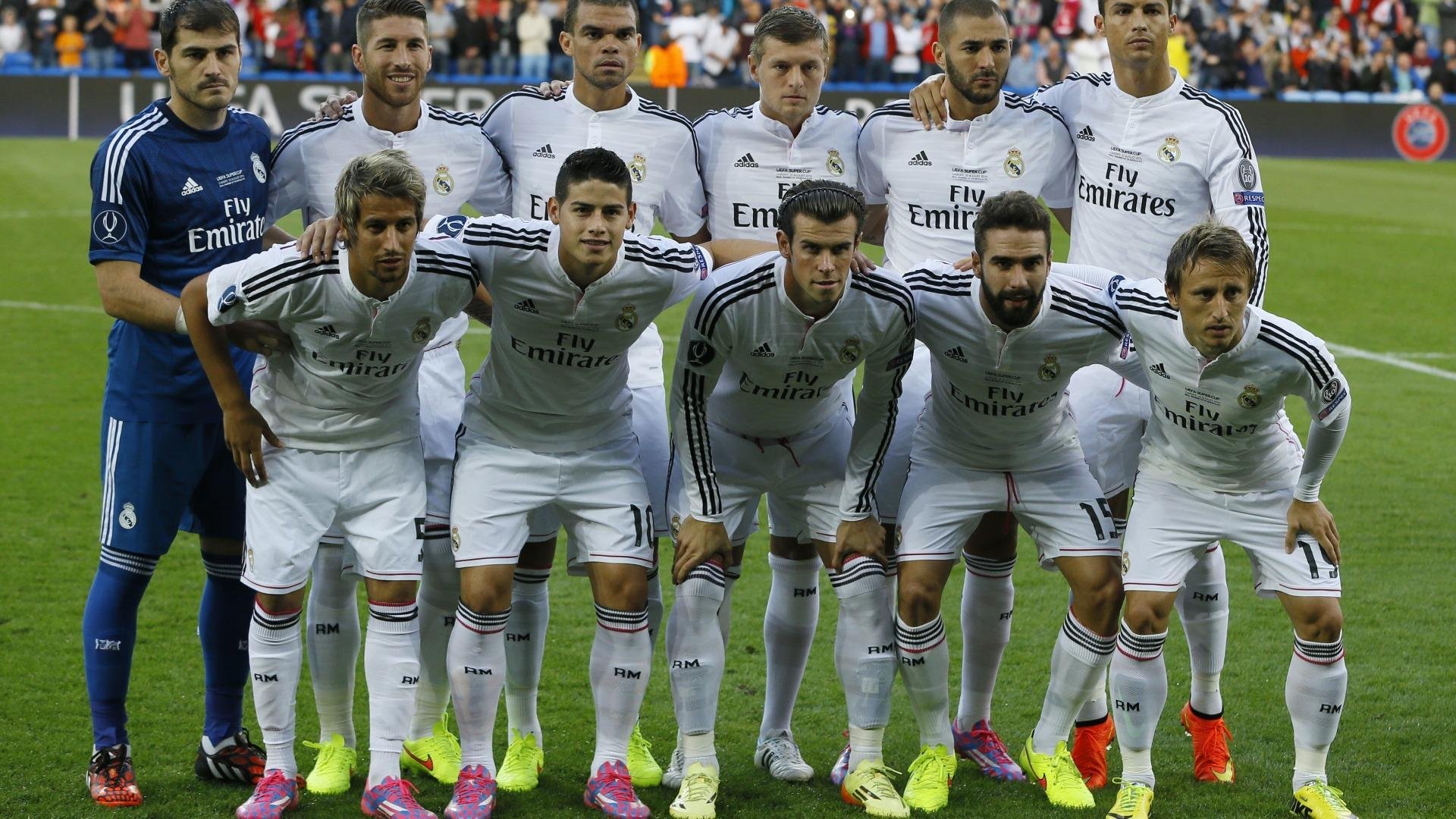 德罗巴焦点对战：莱万多夫斯基与雄鹿40分钟激战，胜负难料